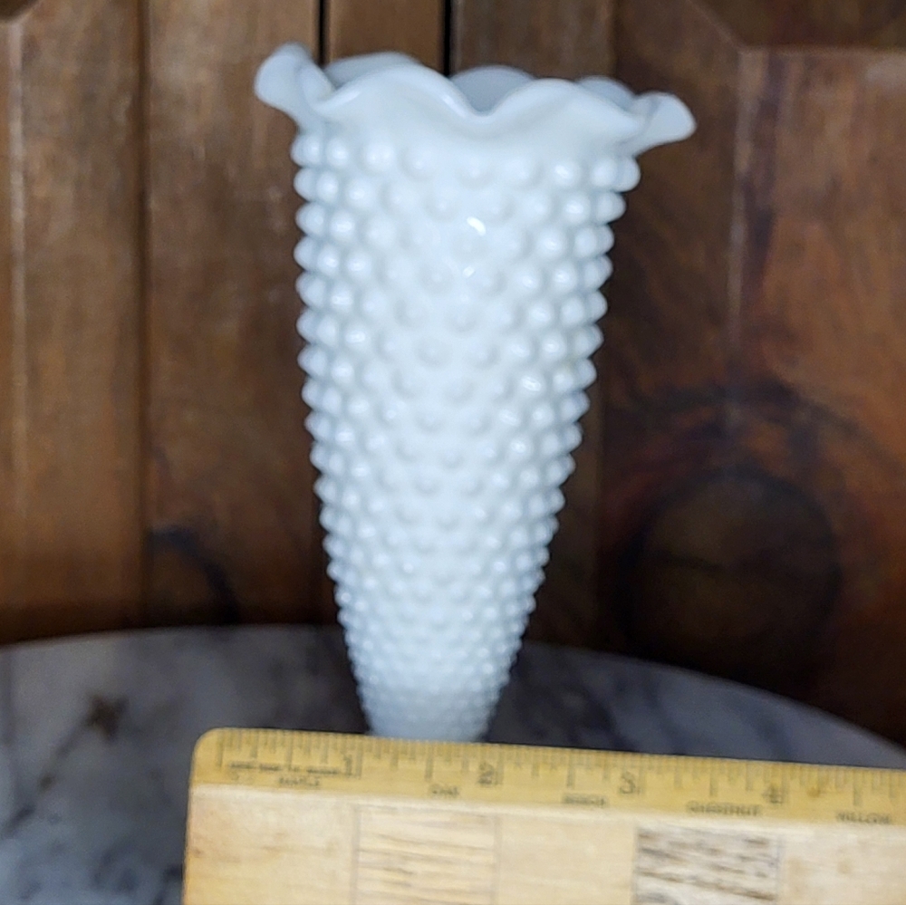 Smith Milk Glass Vase - Picture 4 of 9